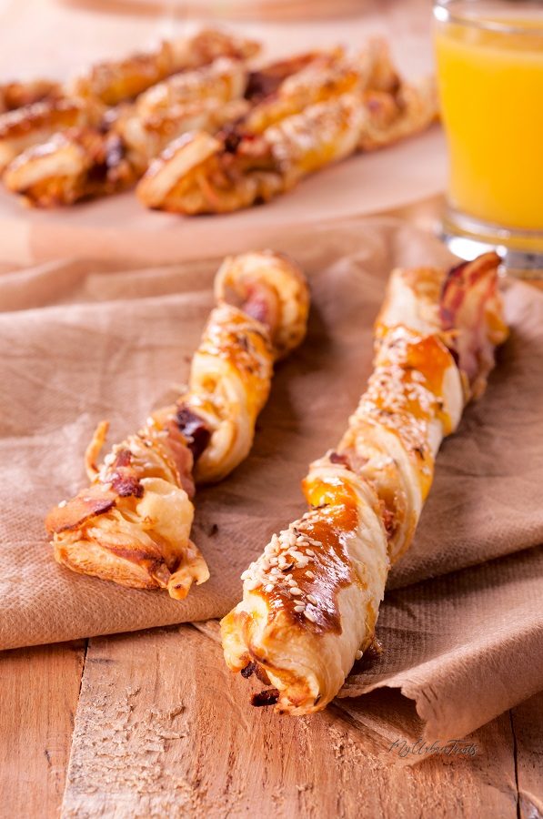 Cheese Twists with Garlic and Sesame