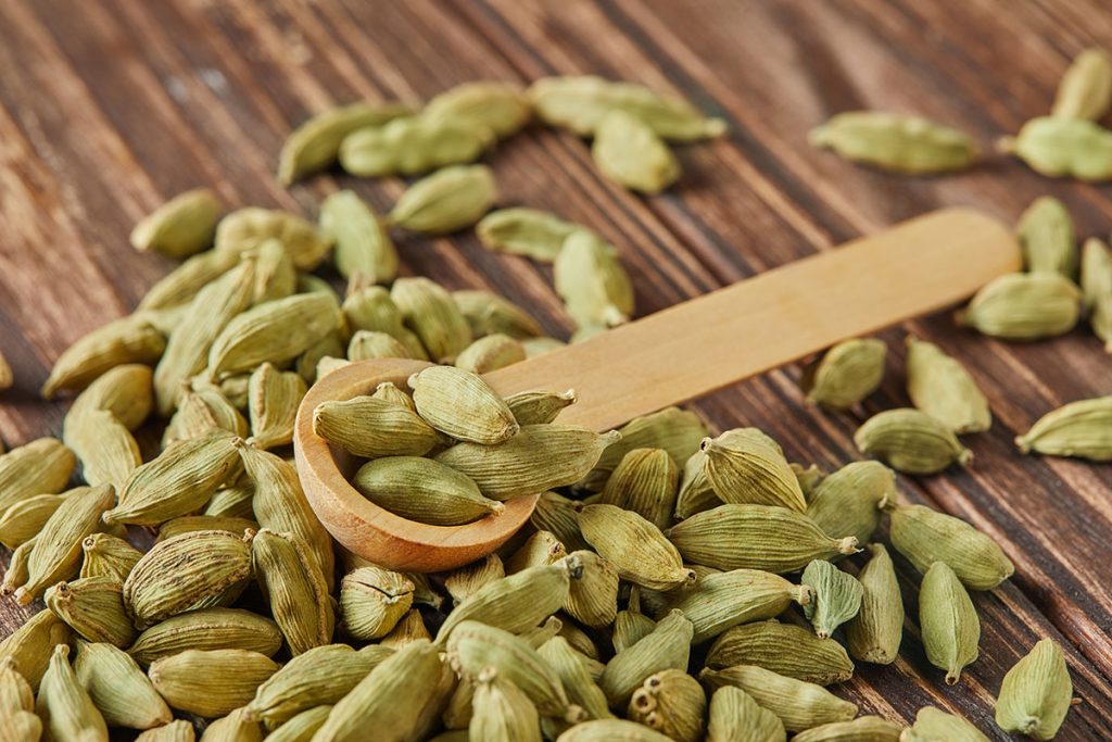 Discover the aromatic magic of green cardamom pods. Enhance your baking with this spice's unique flavor, perfect for adding a touch of exotic warmth to your cakes, cookies, and breads.